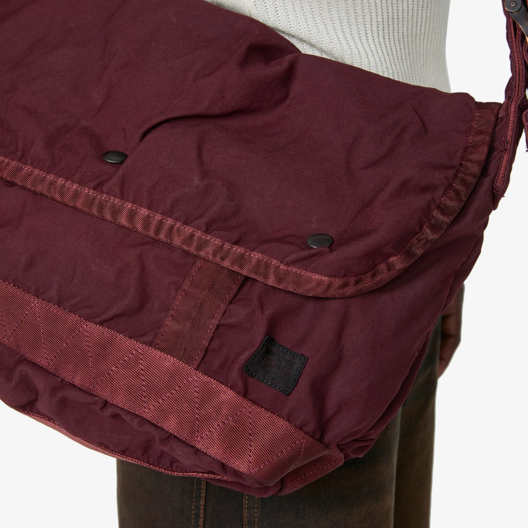 Crag Messenger Bag Burgundy (M)