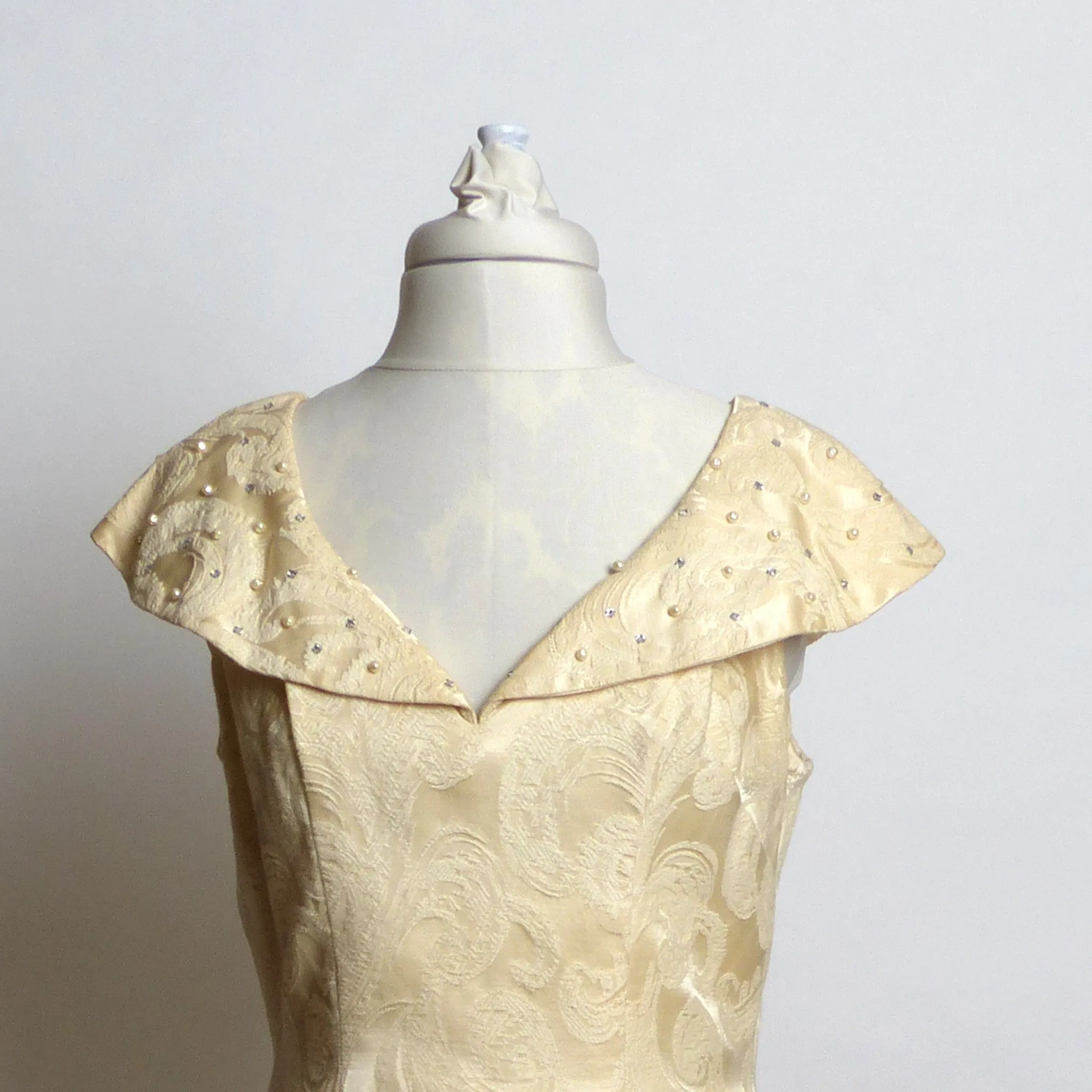 Late 1950s/Early 1960s Lilli Diamond of California Cream Ivory Silk Brocade Dress